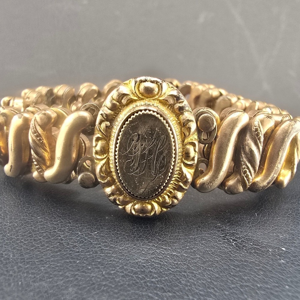 Vintage D.F.B. Co. Sweetheart Expansion Bracelet NEEDS REPAIR Gold Tone Monogram